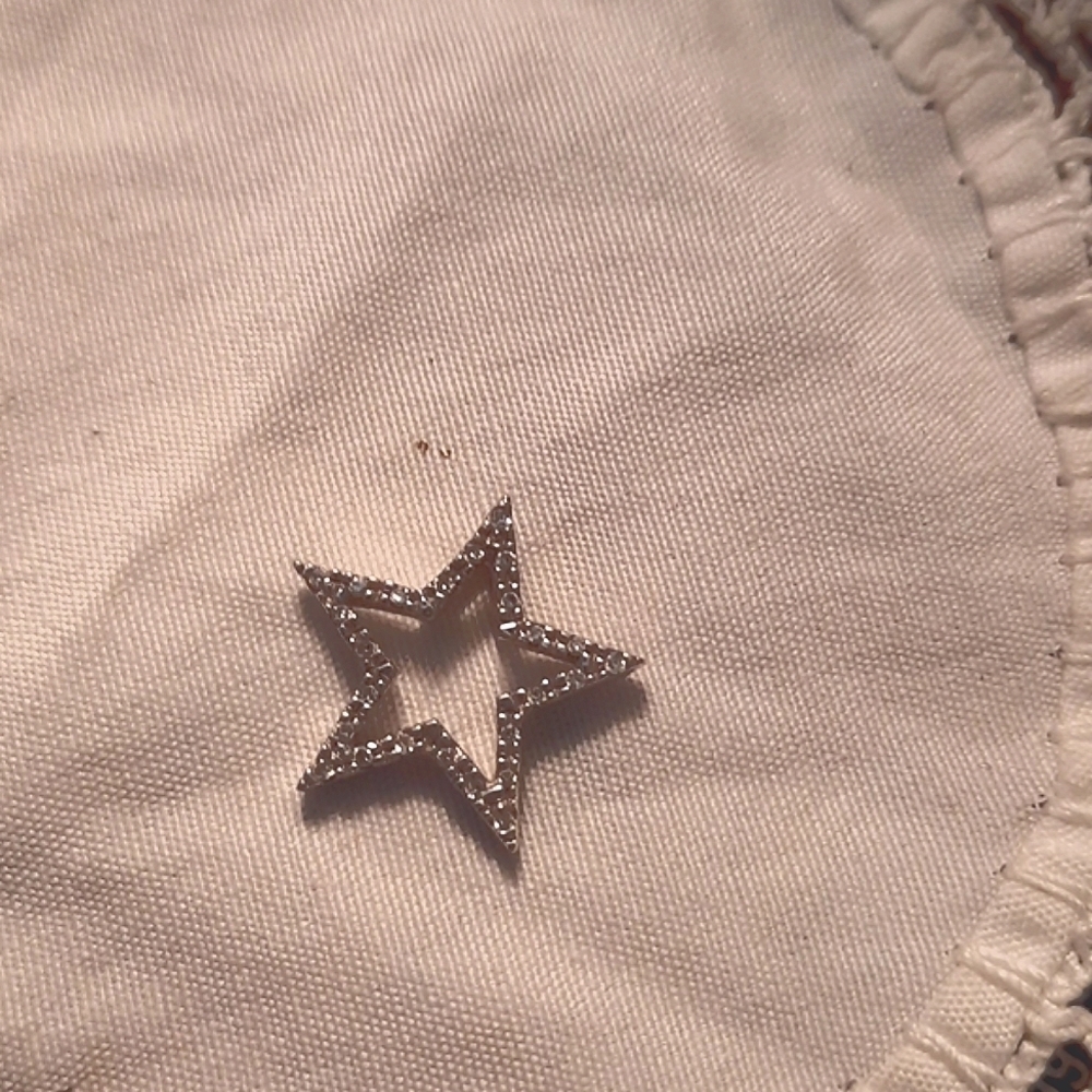 10 kt white gold and diamond star pendant